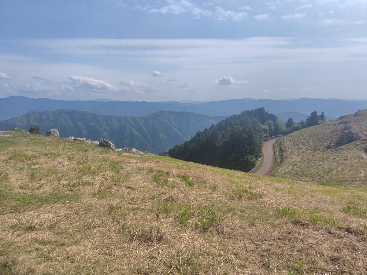 hassingen's tweet photo. ススキの名所、生石高原にて風と戯れてきた

岩の上で写真撮るの怖いレベルでめちゃくちゃ風強かった😅 https://t.co/twRROvvSpb