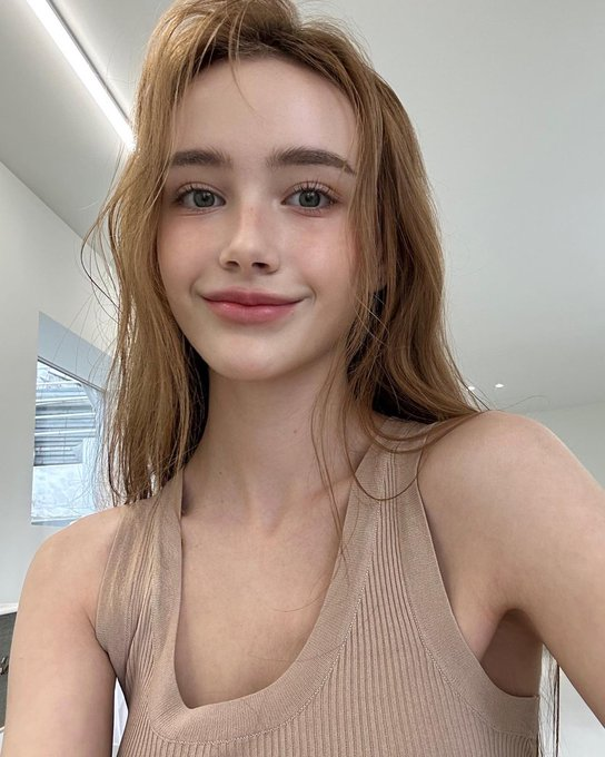 Clara Bennett tweet media