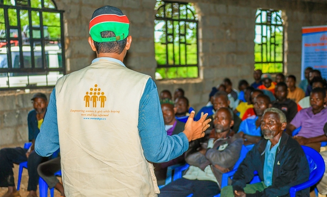 MenEndFGM's tweet image. FGM is no longer a taboo topic among men and boys in Kenya. In Tharaka Nithi, men are leading by example to #EndFGM -fathers are refusing to have their daughters cut while young men are speaking up where others stay silent. There's no more room for passive bystanders! 
#MenEndFGM