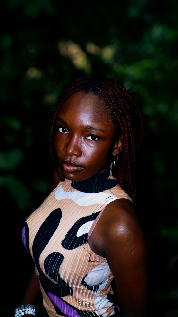 Feda_001's tweet image. Quiet Confidence.
The eyes say it all. 🕊️
#portraits #melaninpoppin #visuals #aesthetic #moodyphotography