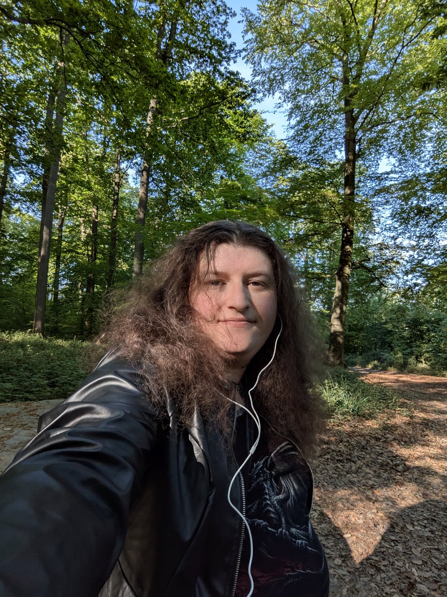 LadyBloodT's tweet photo. Today is a new walk in the forest. Got to see an ancient tomb and great trees still standing! Still alone on my rock but with a lot of space for love ❤️ https://t.co/8SqXO2kh2R
