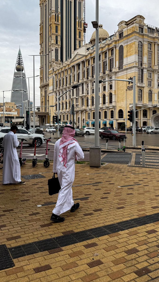 ‏ فالكون tweet media