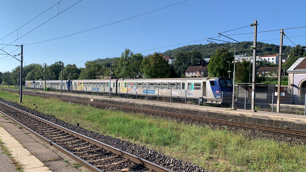 Fuck every station in FRANCE tweet media
