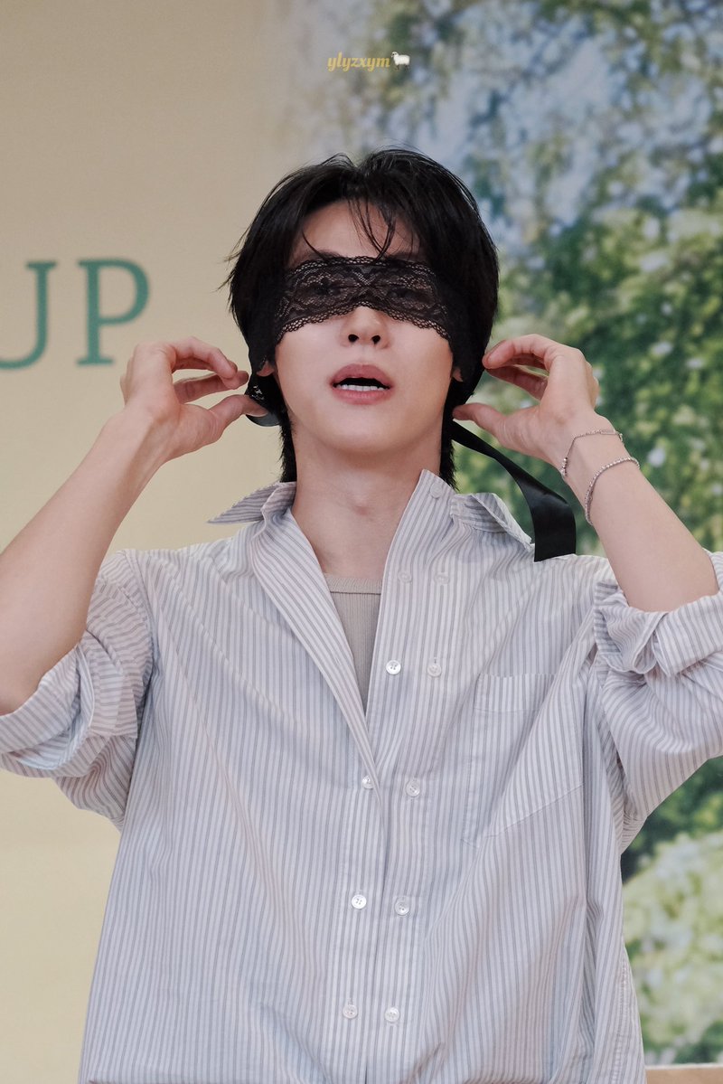 #이승협 #NFlying #엔플라잉 #李承協 #LeeSeungHyub 

260424 포토북 팬싸

아니…😇