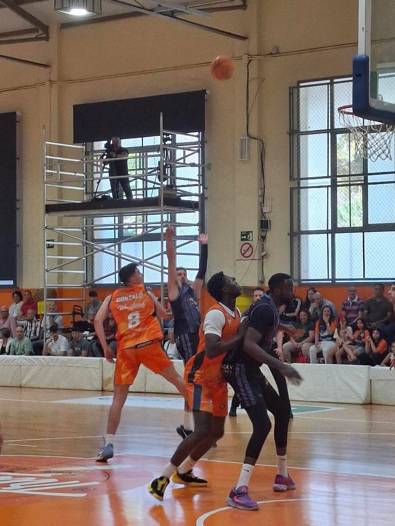 UPBGandia's tweet photo. 🏆 𝗣𝗟𝗔𝗬 𝗢𝗙𝗙 𝗔𝗦𝗖𝗘𝗡𝗦𝗢 🏆
⏰✅⬜️
🚨FINAL 1️⃣° CUARTO🚨
Poniendo la 𝙙𝙞𝙧𝙚𝙘𝙘𝙞𝙤́𝙣 𝙥𝙧𝙤𝙝𝙞𝙗𝙞𝙙𝙖 ⛔️ Morón.
🟣👇🏼¡En directo!
📺 https://t.co/j0kmy92A83
▶️2️⃣1️⃣ @cbmoron
🆚️
▶️1️⃣7️⃣ PROINBENI UPB Gandia
#UNITSCREIXEM💜
#EMBALPACK📦 #PROINBENI🏗 @LaLigaPlus https://t.co/VQwOesDY1w