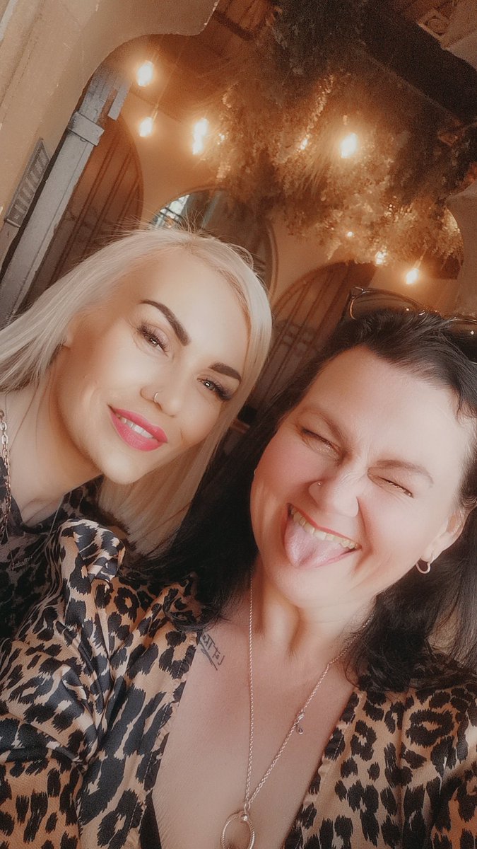 roxyfox140978's tweet image. Last night was.... Interesting. 😁

Loved my time with this gorgeous girl❤️❤️❤️

Been to the sunbed, Now to throw myself into cleaning my house and refocus on what's actually important.... Me!

#realignment #selfcare #NewBeginnings 💃🏻💅🏻💋🐞❤️🎶