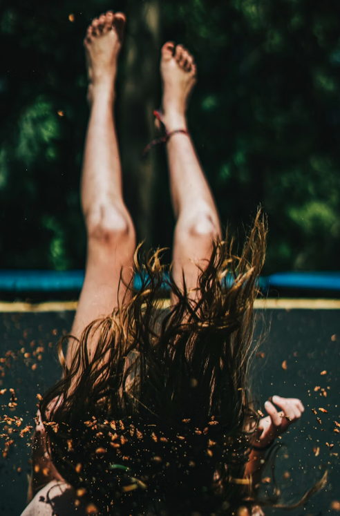 FATLEOPARDx's tweet image. 10 minutes on a trampoline = 30 min run? 
Yes. 💥
Jumping boosts heart &amp;amp; lung fitness without killing your knees. Rebounding is especially joint-friendly for 50+.

Who’s swapping a run for bounces this week? 👇
#CardioMadeFun #Rebounding #HeartHealth #Over50Fitness