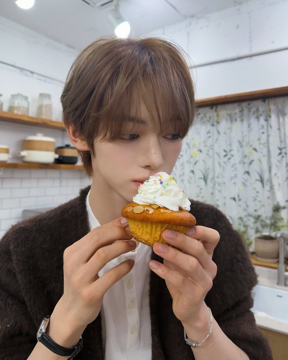 hanjzin's tweet photo. ⠀⠀
Do you like cookies? 🍪🥠 Because I’ve got a fresh batch but they might taste better if you’re here. Not saying you’re the secret ingredient, but I wouldn’t mind testing that theory together🙈
⠀⠀⠀ https://t.co/Z1MRQyvtKP