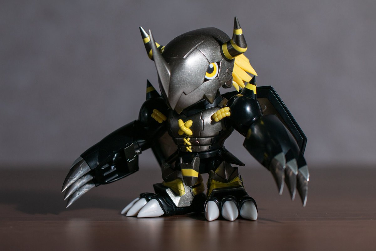 loan35wolf's tweet photo. デジモンのプラバコはメタルガルルモンとブラックウォーグレイモンでした
ウォーグレイモン狙いだったので嬉しい！

ケースに入れて飾れるのもイイ！ https://t.co/V1C2sq6SEN