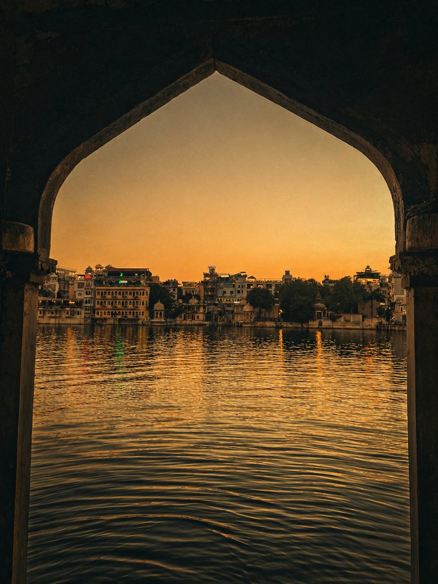 mrkanthaliya's tweet photo. Sunset at Udaipur, India https://t.co/bGdyL8sxGm