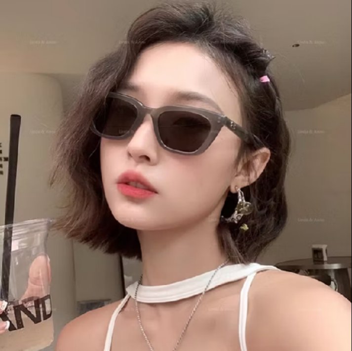 BeliCuan's tweet image. 🕶 Sunglasses Cat Eye UV Protection

Buat yang suka tampil stylish, ini wajib punya ✨Model cat eye + perlindungan UV, cocok untuk daily look.

🔗 s.shopee.co.id/70GUuW5aXX⁠

#racunshopee #zonajajan #sunglasses #kacamatacewek #fashionwanita #outfitstyle #stylecewek #aksesoris