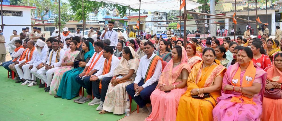 महिला एवं बाल विकास मंत्री श्रीमती लक्ष्मी राजवाड़े ने गरियाबंद जिले के छुरा नगर में प्रधानमंत्री श्री नरेंद्र मोदी जी के ‘मन की बात’ के 133वें एपिसोड का कार्यक्रम का श्रवण किया।

इस दौरान प्रधानमंत्री जी द्वारा छत्तीसगढ़ में काले हिरण संरक्षण की सराहना की गई।

<a href="/LaxmiRajwade21/">Laxmi Rajwade</a>