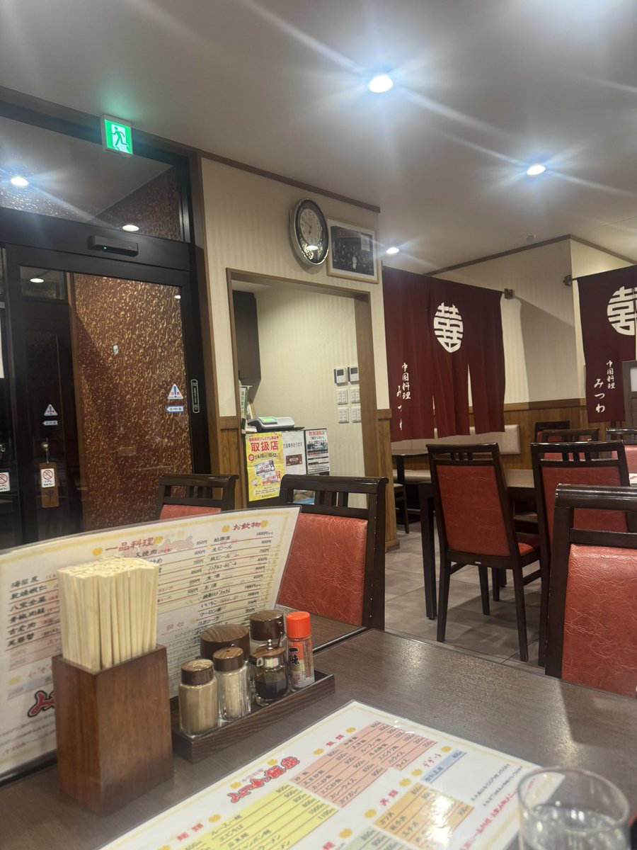 Ckitsune__'s tweet photo. 🦊陸前高田のお店紹介🦊

みつわ飯店さん

昔ながらの中華食堂で、安い・早い・美味いの三拍子が揃った人気店🥟

しかも量も多いから満足度高いです！
今日はエビ炒飯、ラーメン、炒飯と3種類いただきました🙏

���飯についてくるスープも🫶

震災前から長く愛される中華の名店です🍜

#陸前高田
#岩手 https://t.co/2xdopeUOTq