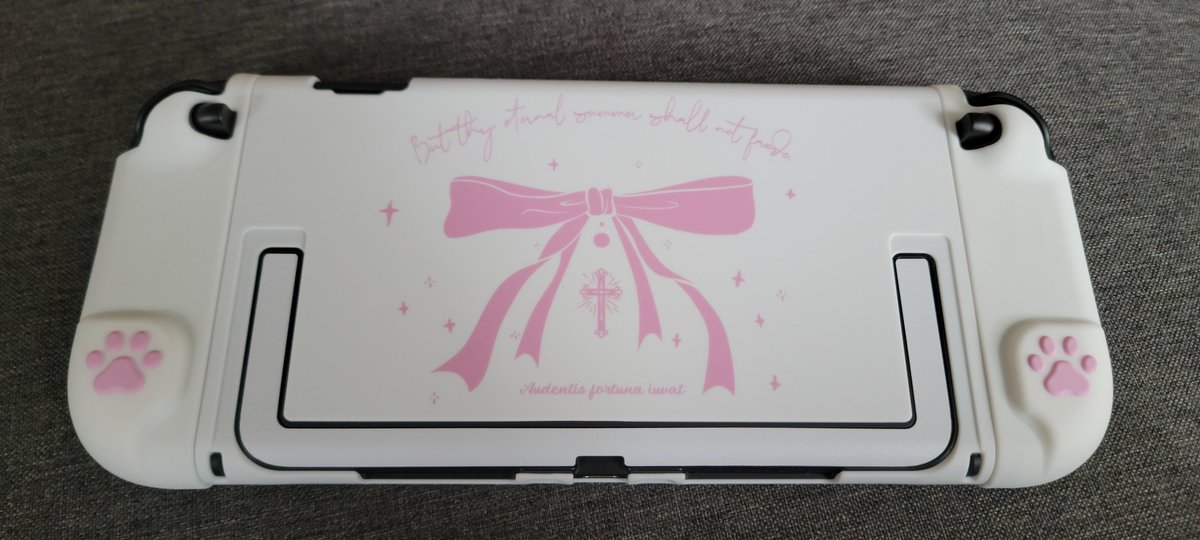 CovertCloak's tweet photo. @emogriefing omgggg the dock plate is to die for!! i got this case for mine but no dock plate :)) https://t.co/eahhsSzfK3