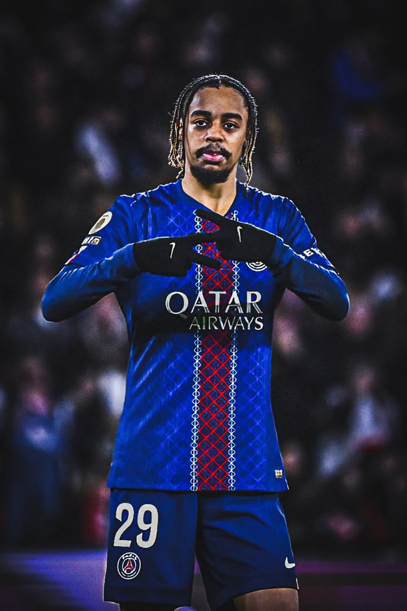 Lives Foot tweet media