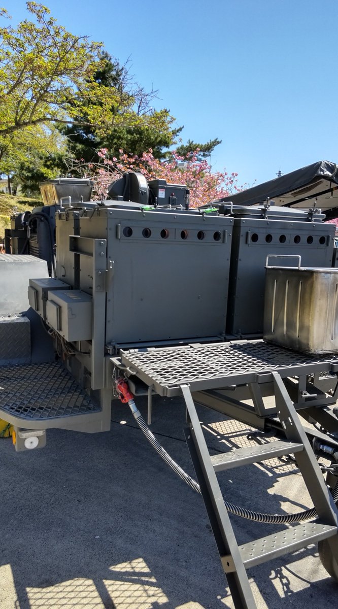 ryutei27's tweet photo. 仙台に行ってきたよ①
昨日25日 多賀城駐屯地記念行事に行って来ました！
ファンシードリルがすごかった
今となってはアルミ製でないリアカーは珍しいのかも
20式小銃もあったよ https://t.co/QYkY8U6TQ7