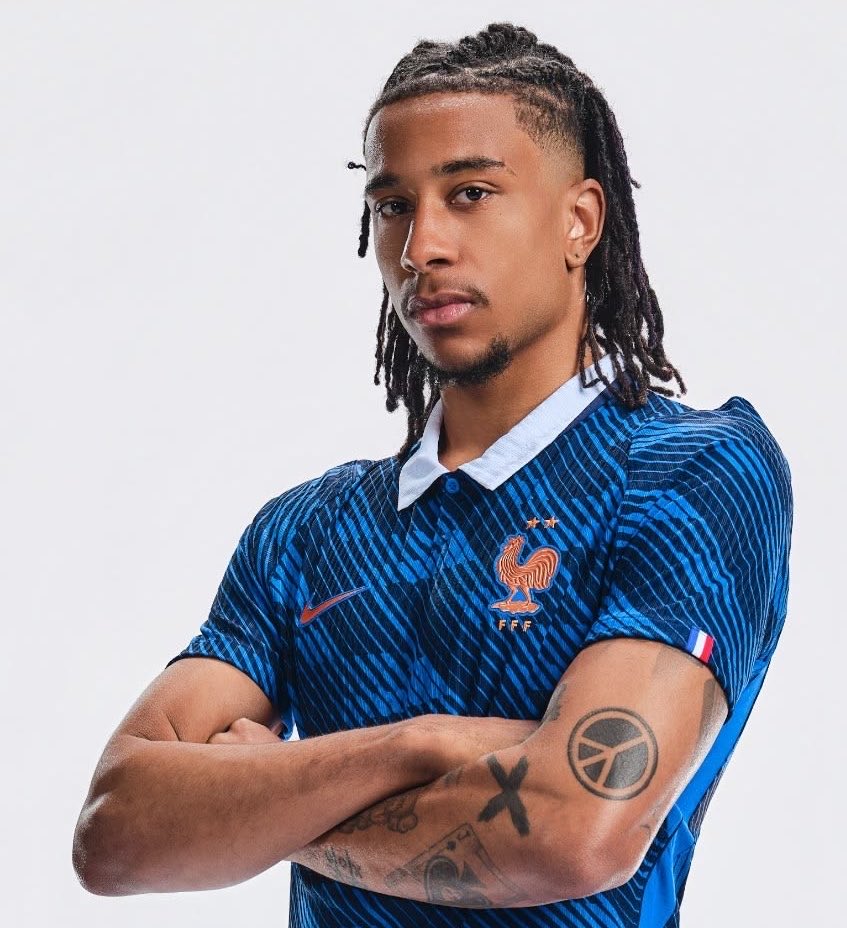 tweet2foot2k's tweet photo. 🚨OLISE🇫🇷: «CETTE ANNÉE, JE ME VOIS PLUS CHAMPION D’EUROPE🇪🇺 QUE CHAMPION DU MONDE😔.. »

« ET PUIS, JE PENSE QUE LE BAYERN🔴 EST LA MEILLEURE D’EUROPE ALORS QUE LA FRANCE NE L’EST PAS..🤬 »

🎙️conf de presse https://t.co/m0dBA9YrLL