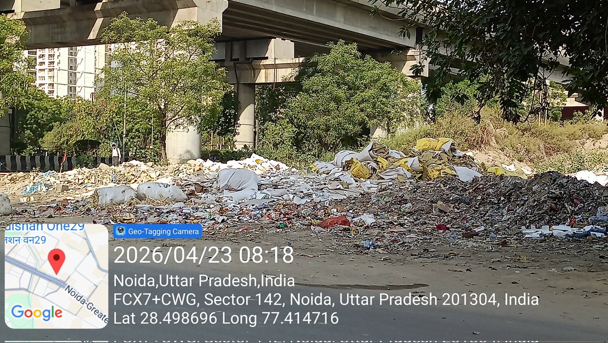 Sector168Noida's tweet image. @noida_authority is kudey ko jo tasveer mei dikh raha hai lagbhag 20 din se photo vdo geo tag sajha karne k baad bhi koi jameeni taur par koi thos kadam nahi uthaya gaya..kripya sangyan ley @Sector168Noida @InduPrakashPCS @CPCB_OFFICIAL @CeoNoida @uppcbofficial #noida #green