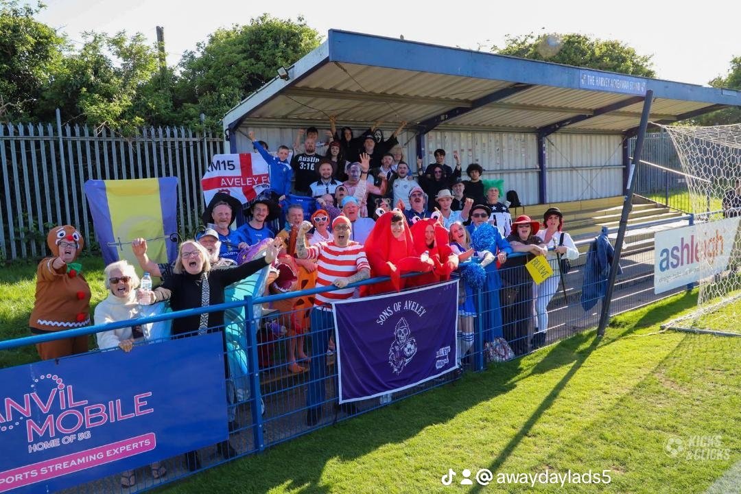 awaydayladsfs's tweet photo. Aveley fans doing fancy dress away at Wingate and Finchley to secure 2nd place in the Ishmian Prem
#aveley #aveleytown #Wingate #ishmian #fancydress https://t.co/OOQJCpEAtf