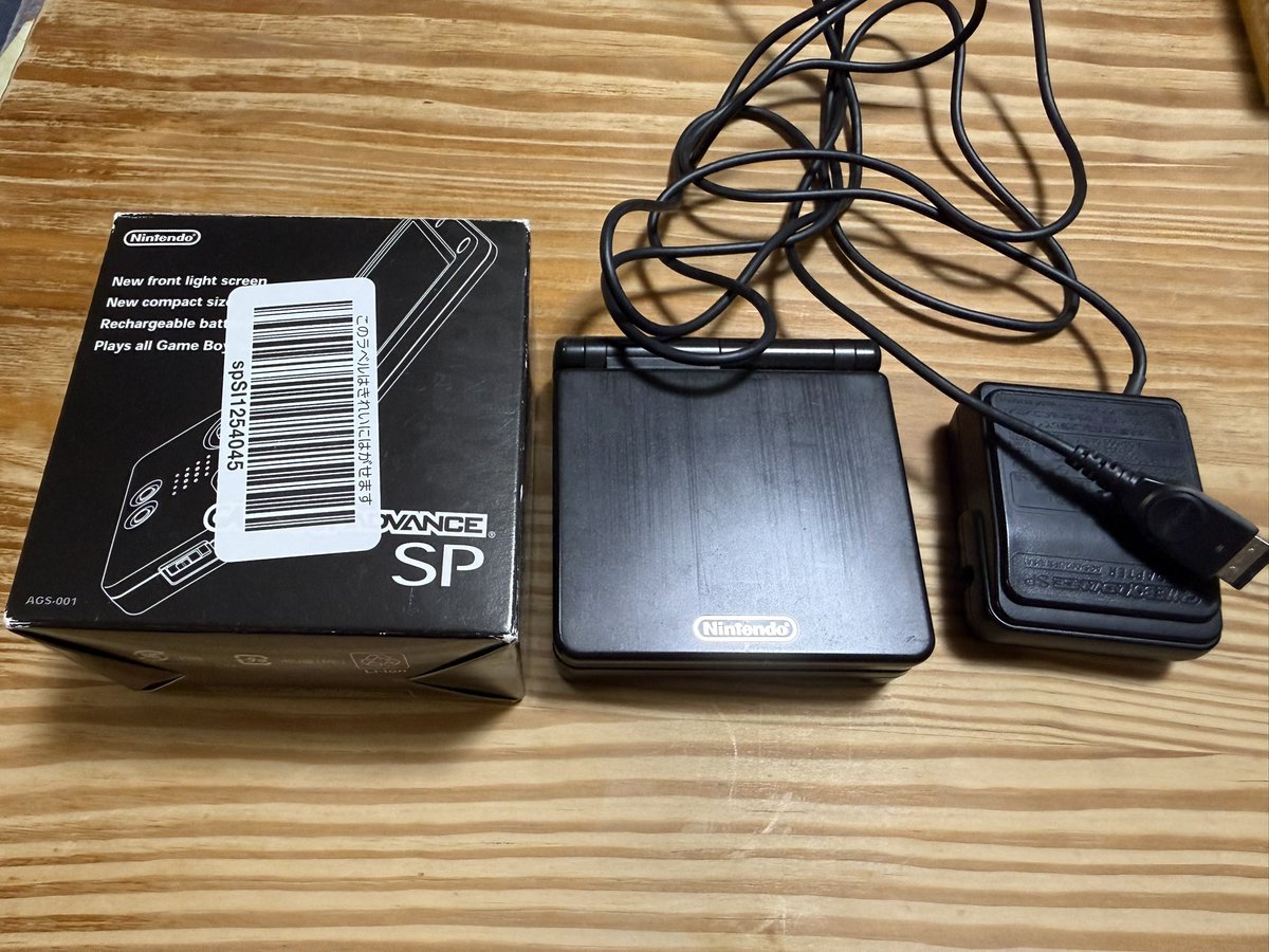 roushi2018's tweet image. #GB #GBC が #SFC で遊べるのが、
#スーパーファミコン専用
#スーパーゲームボーイ2
約7-8年前に購入。

約8年前、まだ #レトロフリーク 等の互換機の存在を知らなかった私は、 #ウィザードリィ愛好会 の方達から、

浪士さん、ウィザードリィ外伝も面白いから、必ずプレイして下さい！