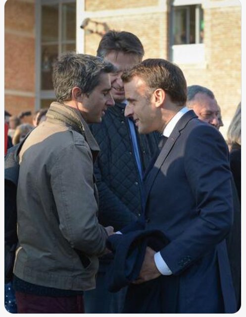 🔴 Tambouilles politiques !

Ruffin est-il en train de conclure un deal avec Macron pour la présidentielle 2027 ?

Je serai curieux de savoir ce que donne Ruffin à Macron sous le blouson de celui-ci !