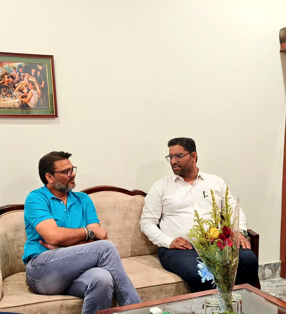 VinayExpress tweet media