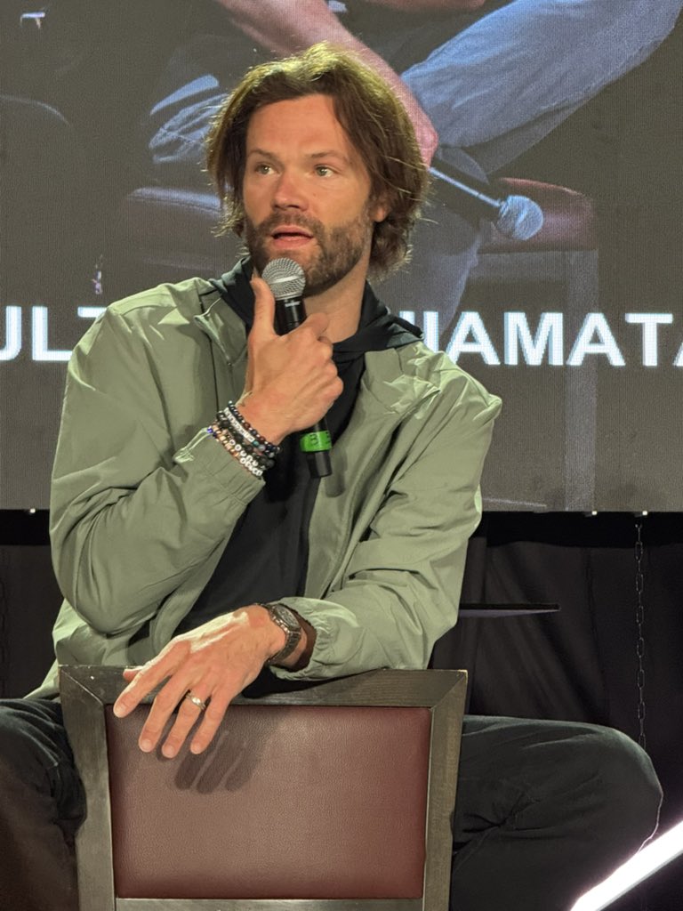happytortuguita's tweet photo. Jared  #jibcon16 #jibcon2026 #jusinbello #supernatural https://t.co/Mbjj2sCCHt
