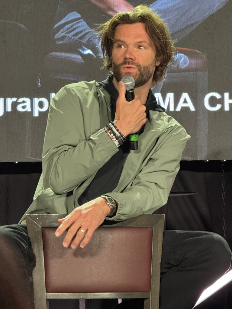 happytortuguita's tweet photo. Jared  #jibcon16 #jibcon2026 #jusinbello #supernatural https://t.co/Mbjj2sCCHt