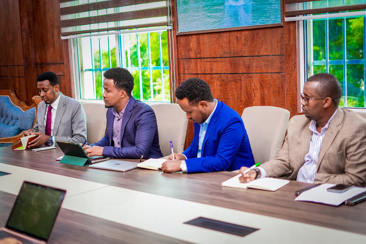 MoEWRSo's tweet photo. @MoEWRSomalia held its Monthly Leadership Meeting today in Mogadishu, chaired by the Minister, H.E. Abdullahi Bidhaan Warsame. The meeting focused on accelerating priority initiatives, reviewing performance and strengthening service delivery. https://t.co/F4UhOWwhA2