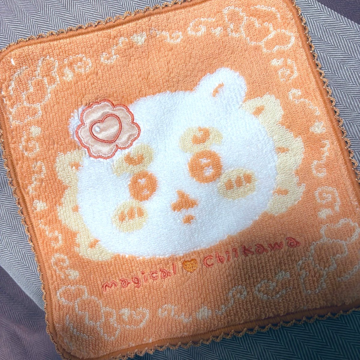 きょう新宿のまじかるちいかわのお店で我慢できず買ってしまった……シーサーちゃんのタオル………かわいい……🍍