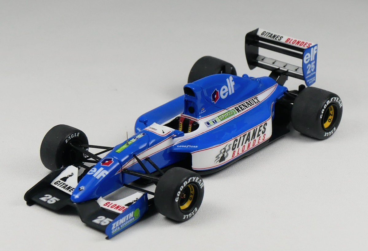 しましまF1modeling tweet media