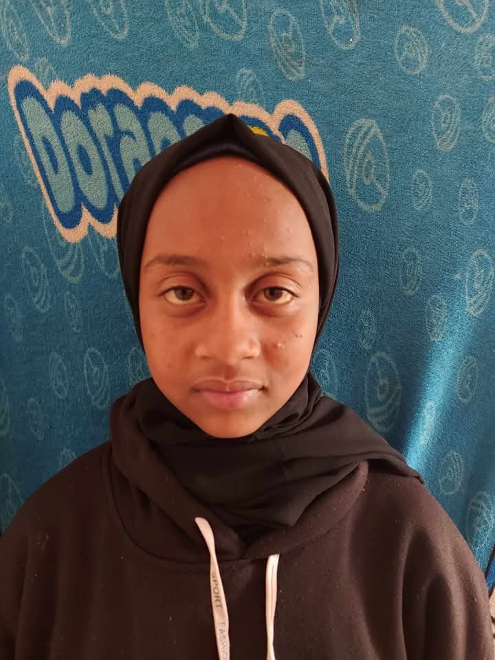 IGaza72496's tweet photo. Why are you ignoring my sick sister? Is she not human that you can ignore her? My sister desperately needs medication; it's what's keeping her alive. Her health is extremely critical. Please look upon my sister with compassion. Please help me. 
https://t.co/aNqdNg4F5O https://t.co/pWvvqlhI3i