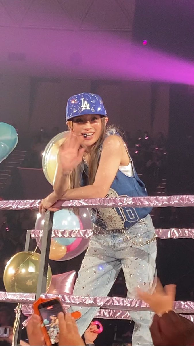 non_8's tweet photo. 笑顔をありがとう😭✨
#scapegoat
#ayujapantour2026
@ayu_19980408 https://t.co/L5oWfHaP2T