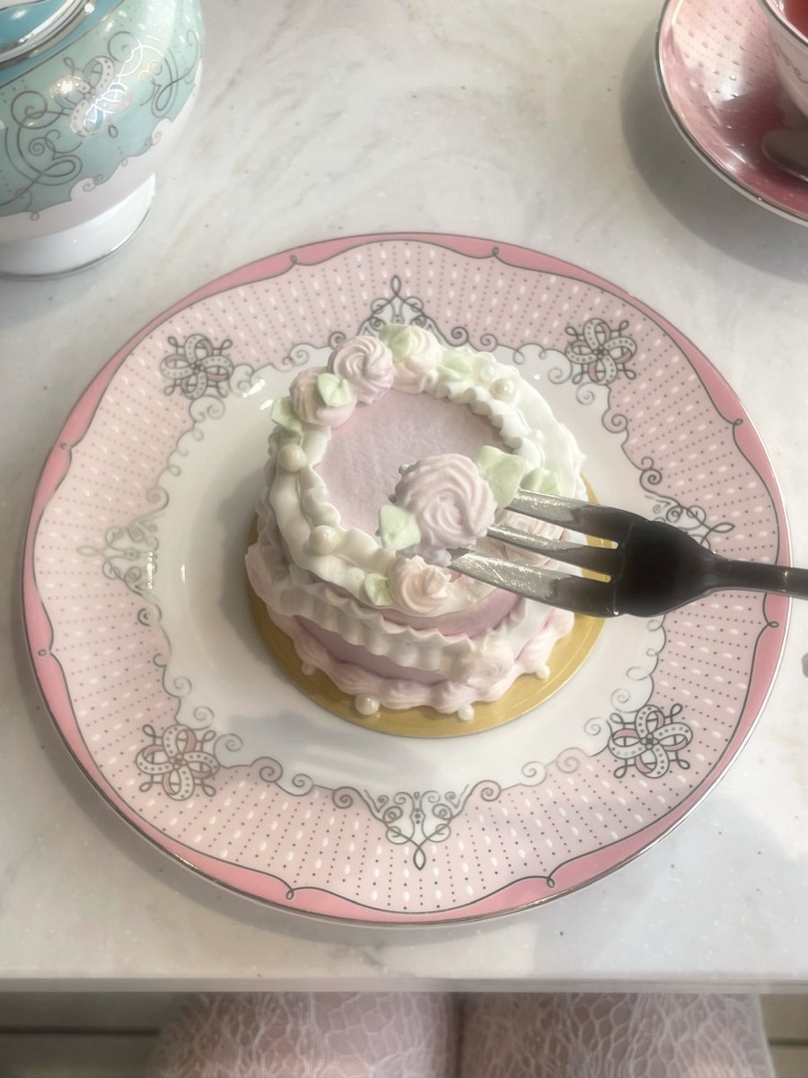 ᴴⁱⁿᵃ tweet media