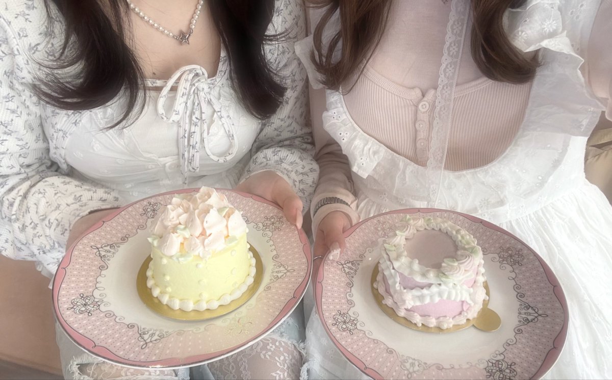 ᴴⁱⁿᵃ tweet media