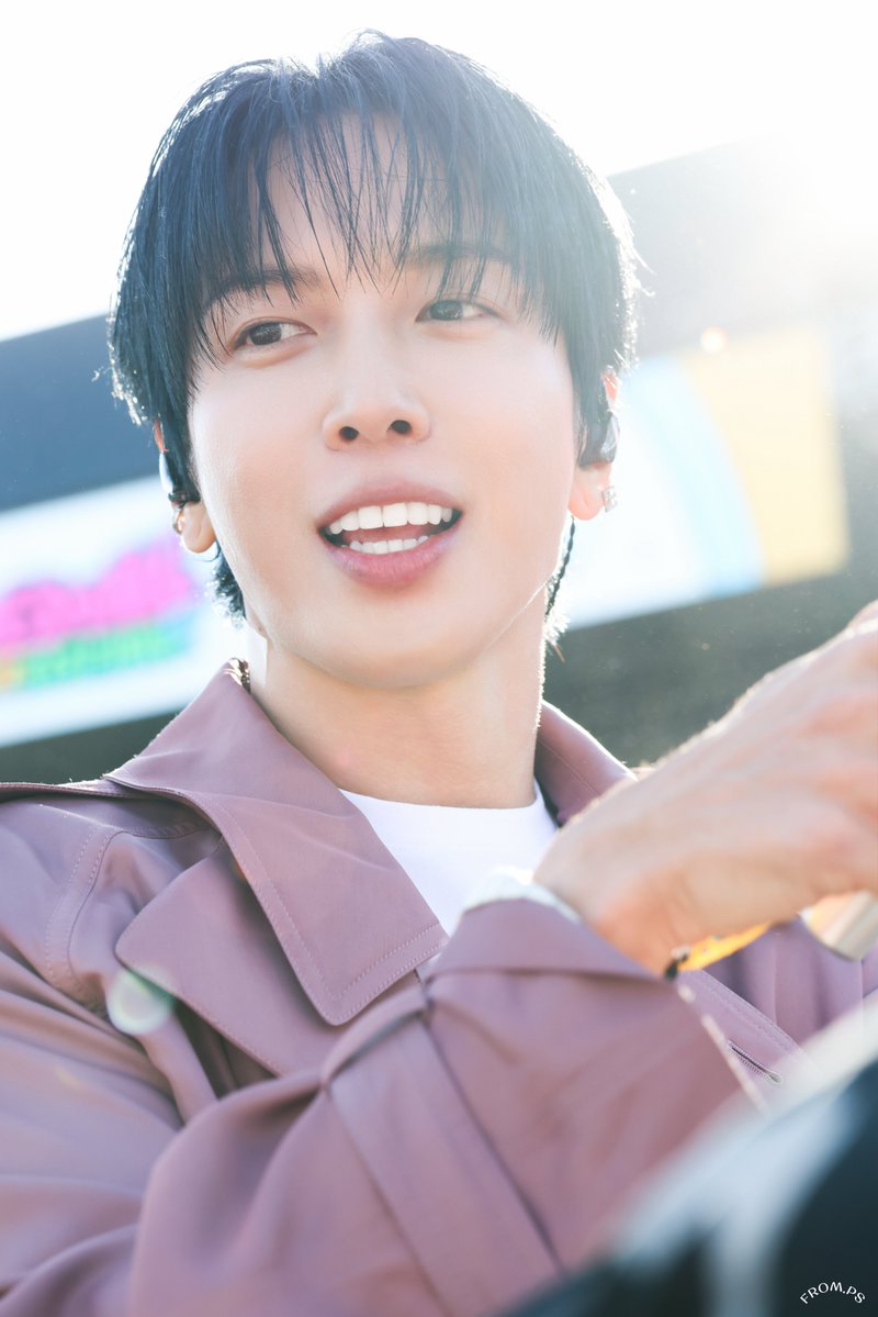 옆집 왕자님이 웃으시더니 벅뚜벅뚜 걸어오시는데 잘생기셔서 안 찍을 수가 없었습니다😊

“밴드명가 에프엔씨!! 미남명가 에프엔씨!!”

26.04.25📸 #AMF2026 #어썸뮤직페스티벌

#CNBLUE #씨엔블루 #정용화 #JUNGYONGHWA