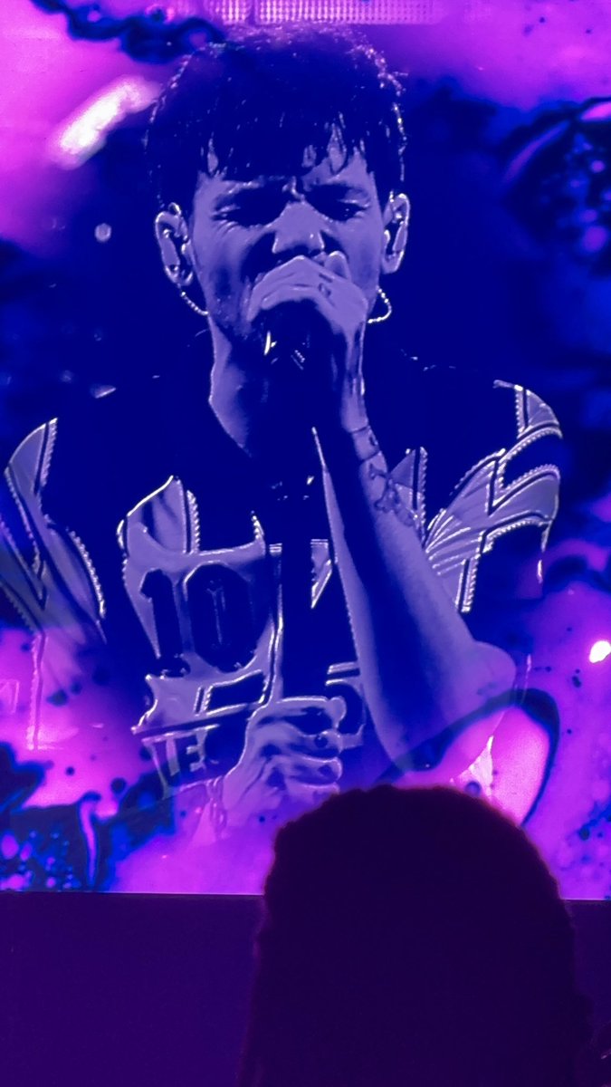 So…
Manchester was an exceptional show !
With friendly and happy and dancing and singing and shouting and cheeeing people of all sorts
Birmingham was too, with a shared emotional moment 

People outside the fandom need to know how exceptional those shows are !!
(Photo is mine)