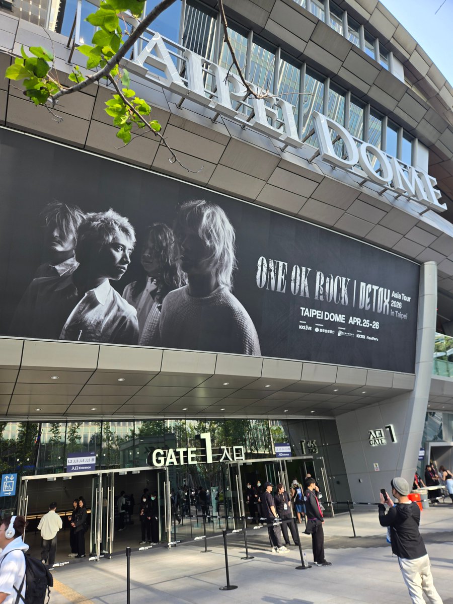 orangejuice_luv's tweet image. 😆🤟

#oneokrock
#detox #taipeidome