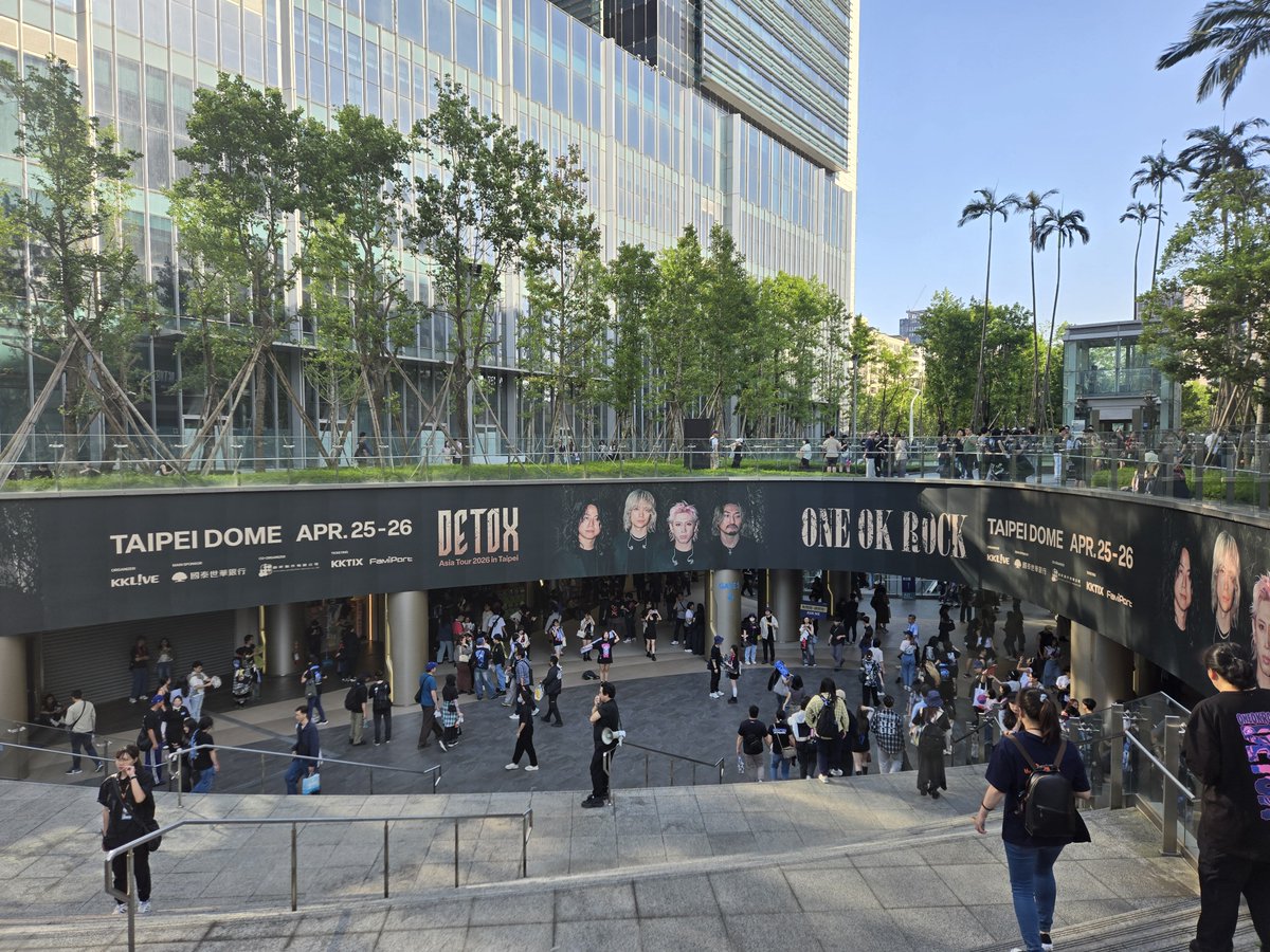 orangejuice_luv's tweet image. 😆🤟

#oneokrock
#detox #taipeidome