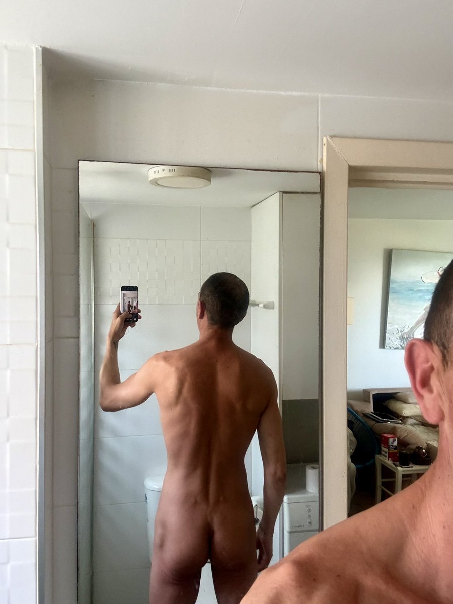 Leo_____Raw's tweet photo. Has visto a alguien por estas fechas con este bronceado? Y sin marcas?😈
Hoy me voy a tirar todo el día desnudo en la playa, una pista, voy a estar por Málaga 😜
#notanlines #nudista #sinmarcas #ExhibicionismoPúblico #nudismo #domingodeexhibición #nakedselfie https://t.co/DUTNvLLyUC
