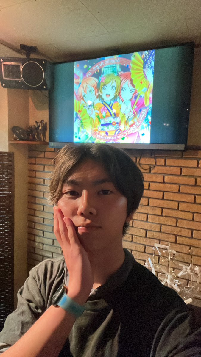 出勤！！
雨でも元気にやってくよ
前髪がくせっ毛ではねはね、、、
まってるよぉ！