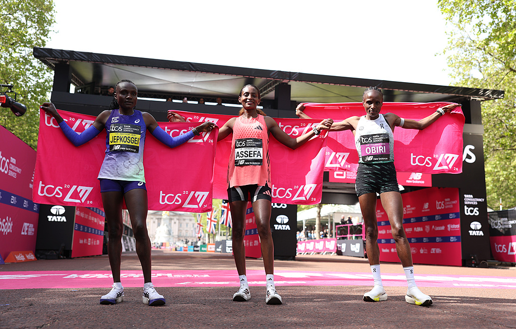 cgtnafrica's tweet image. #Ethiopia's Tigst Assefa ​broke her own ‌women's-only world record on Sunday as she won ​the 2026 London ​Marathon in a time of 2:15:41. #Kenya’s Hellen Obiri and Joyciline Jepkosgei finished second and third respectively.

(📸 CFP)