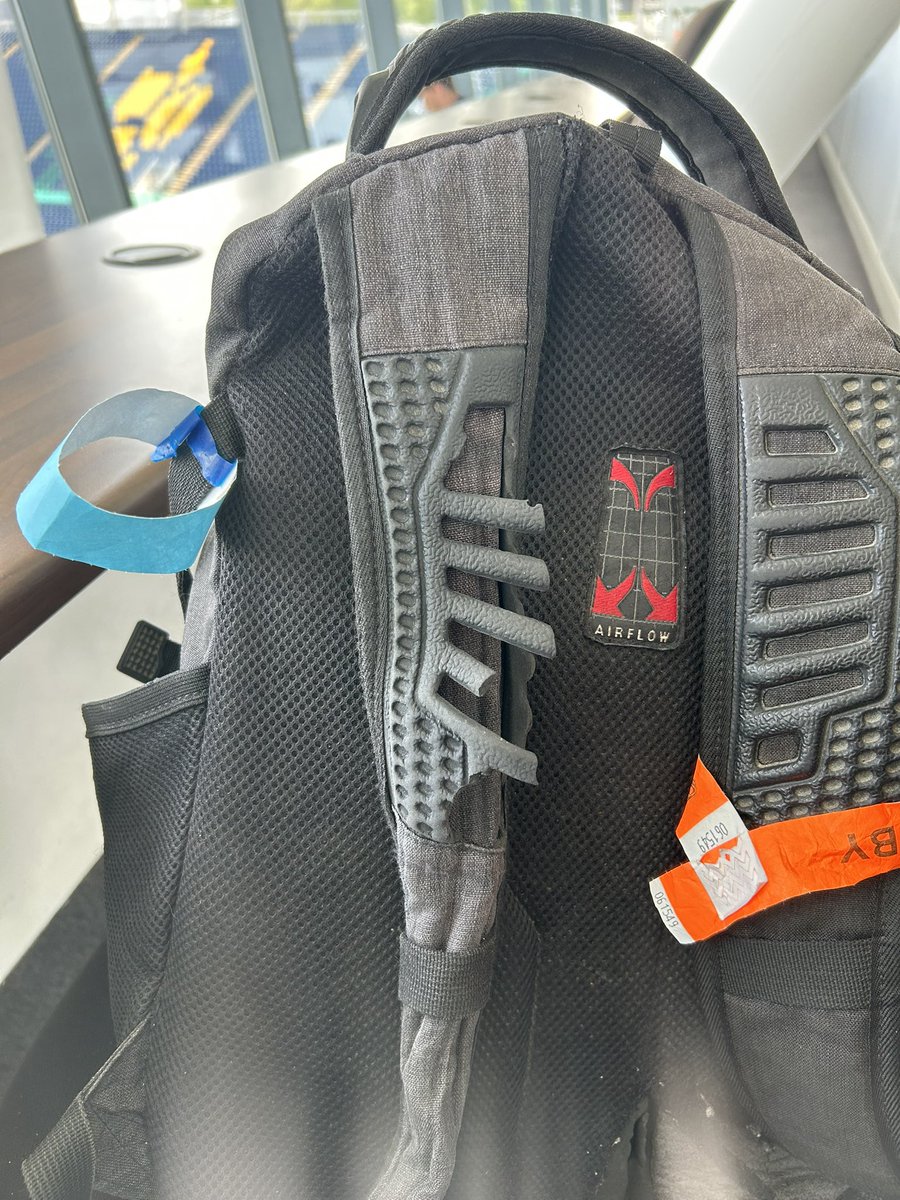 Ioan_Dyer's tweet photo. Day 3 of @CountyChamp
@leicsccc 252/2 trail @GlamCricket by 188
Beautiful scenes at @SophiaGardens
and Security were nice, welcoming and friendly and the bag got through with a nice new tag #taggate 😂 https://t.co/oYTbxzzgYH