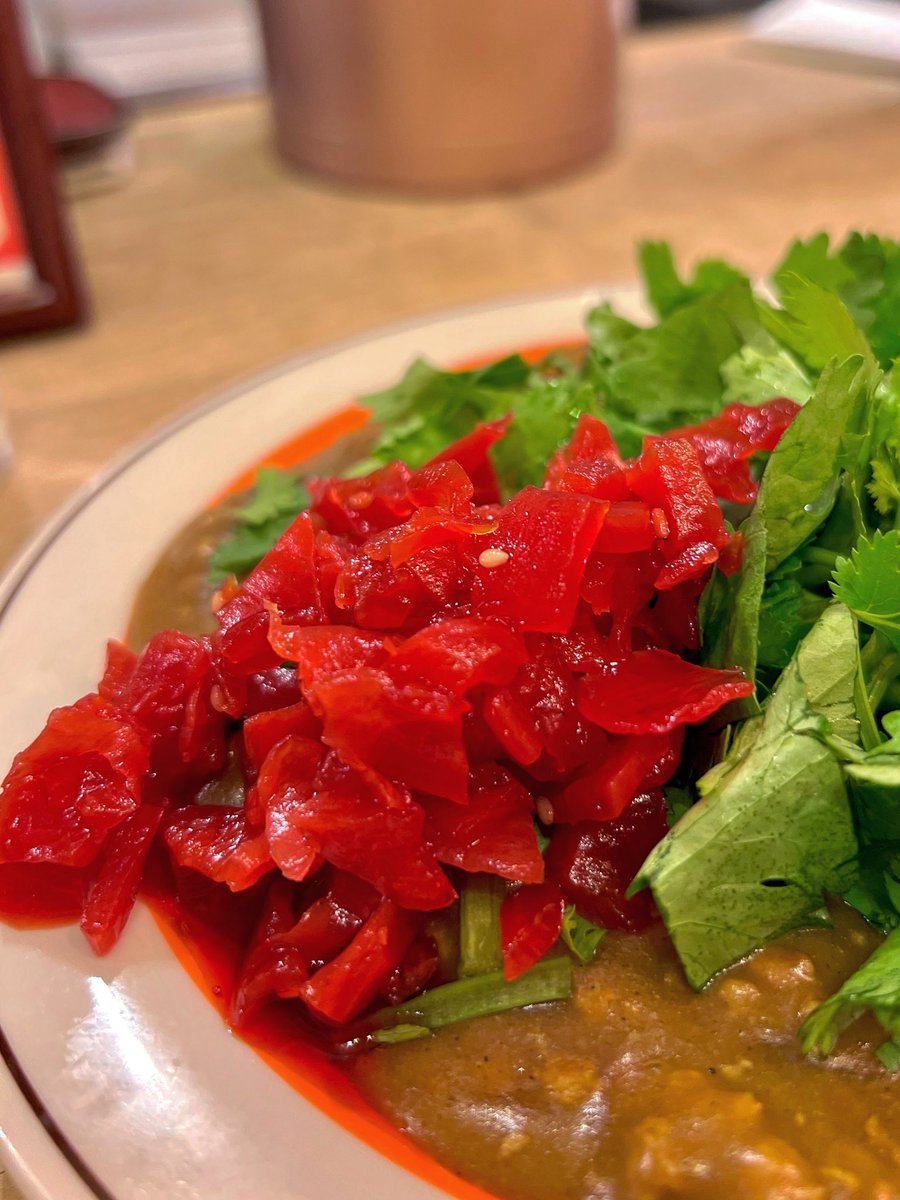 trippybunny's tweet image. パクチーカレー

盛りっとパクチー
ルーには挽肉たっぷり
真っ赤な福神漬けでテンション上がるほうのカレー好きです

他のトッピングも頼みたいけど
なにせカツカレーがうますぎる

〆にデミタスコーヒー飲み
幸せ一杯いっぱい

#Curry #Spice 
#カレー #スパイス 
#ディグ #カレーディグ