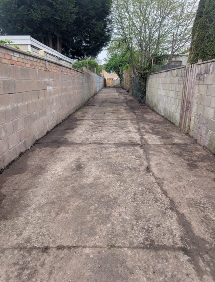 cyngorcaerdydd's tweet image. 🚮 Mae ein timau Gorfodi Gwastraff allan yn lonydd #Caerdydd — yn archwilio gwastraff wedi'i ddympio, yn siarad â thrigolion ac yn mynd i'r afael â thipio anghyfreithlon. Bydd camau gorfodi yn cael eu cymryd lle canfyddir troseddau.