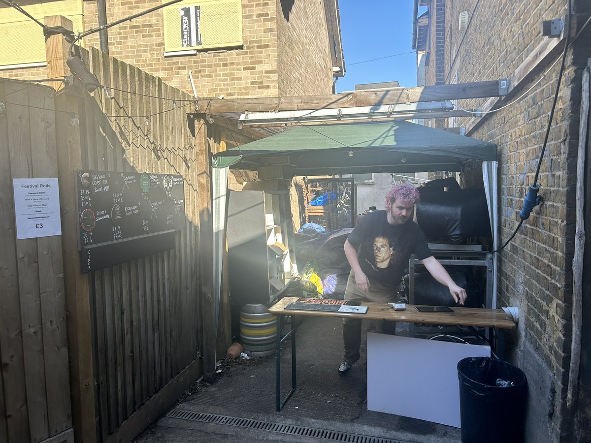 PubsSaving's tweet image. Beer festival at The Trafalgar #pub #southwimbledon yesterday! #realale #cask