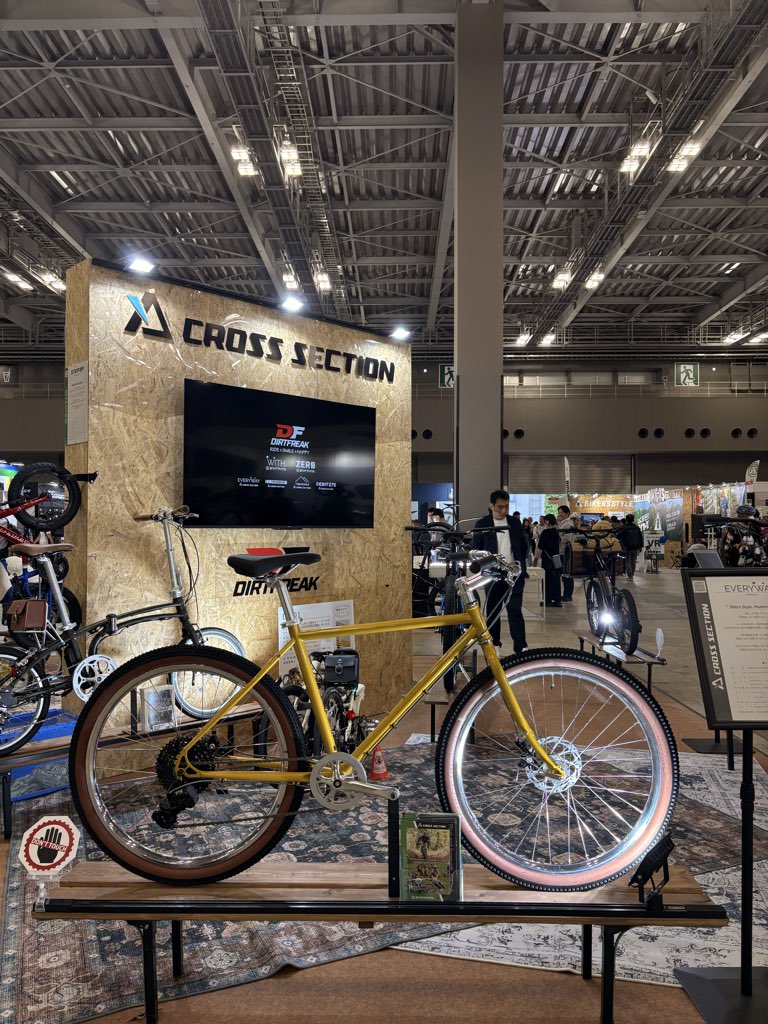 df_cycle's tweet photo. サイク���モード東京2026へご来場いただきありがとうございました。
手拭いも多くの方に手に取っていただけました！　
DE01 、EVERYWAY などは絶賛発売中です。　是非お近くの販売店様にてご用命ください！ https://t.co/fgAer3Y2RD