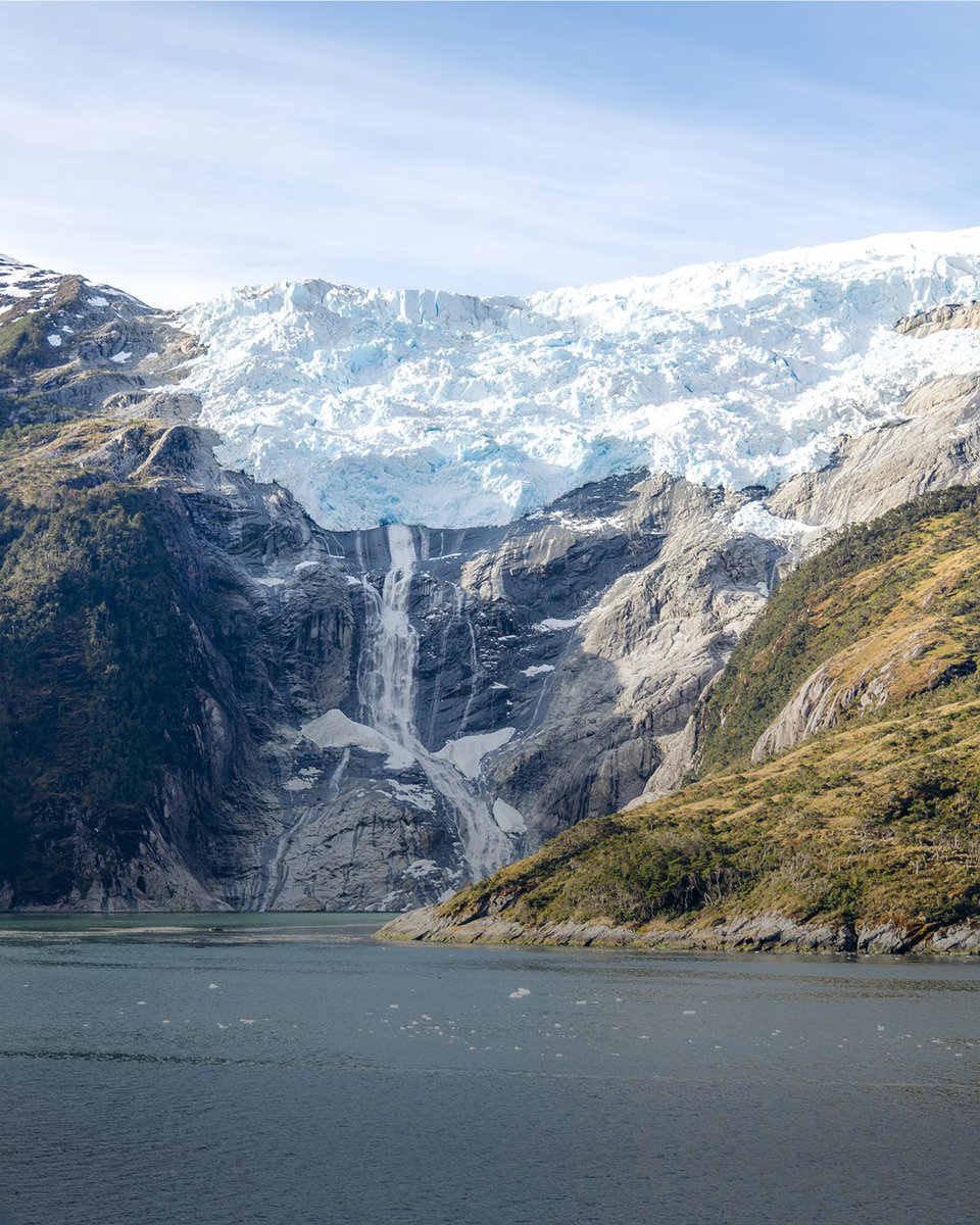 AustralisEXP's tweet photo. 🌊✨ Sail the Beagle Channel from Ushuaia, the world’s southernmost city.

Every moment on board connects you with Patagonia’s nature and unforgettable experiences.

#BeagleChannel #PatagonianSunrise #AustralisExpeditions https://t.co/KQGjbLB5yQ