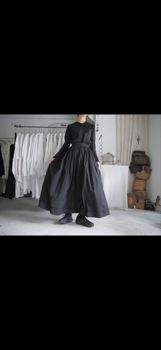 vrisko0722's tweet image. silkblouse
gatherskirt

洗練された印象を与える
カシュクールデザイン

控えめでクラシカルな雰囲気を
存分にお楽しみ頂けるかと思います

GWに向けて沢山並べています
是非お立ち寄りくださいね☺︎

#fashion #板橋 #古着 #vintagefashion