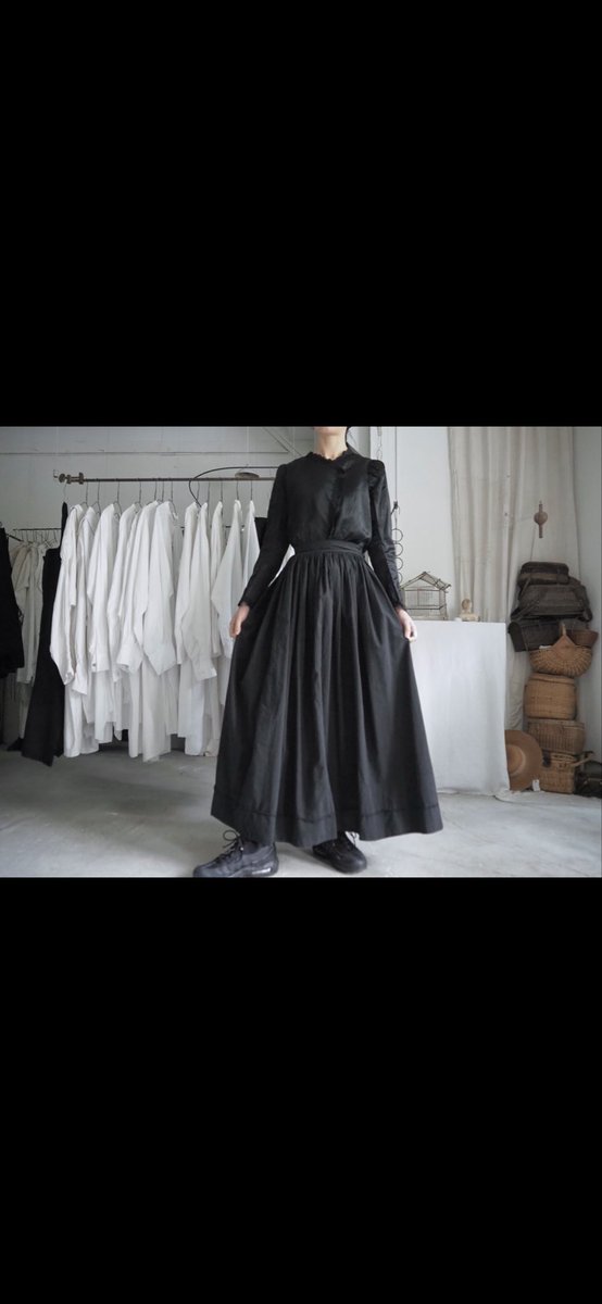 vrisko0722's tweet image. silkblouse
gatherskirt

洗練された印象を与える
カシュクールデザイン

控えめでクラシカルな雰囲気を
存分にお楽しみ頂けるかと思います

GWに向けて沢山並べています
是非お立ち寄りくださいね☺︎

#fashion #板橋 #古着 #vintagefashion